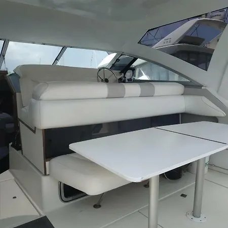 Hotel en barco Bilitis